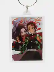 Белый брелок по аниме Клинок рассекающий демонов Demon Slayer