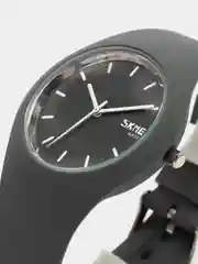 Серый женские наручные часы Skmei 9068 в подарочной упаковке