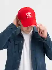 Бордовый кепка-бейсболка с логотипом авто
