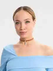 Коричневый чокер на Новый год с подвеской перо