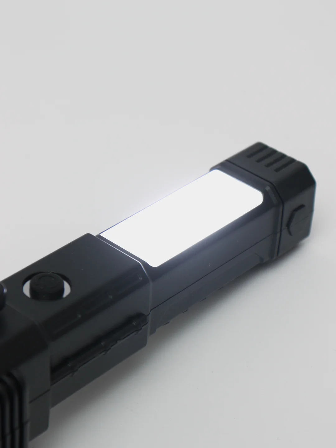 Серебряный фонарик многофункциональный , с зарядкой от USB, удобный в руке, с магнитом, резаком