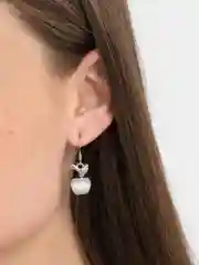 Белый серьги с подвеской Яблочко
