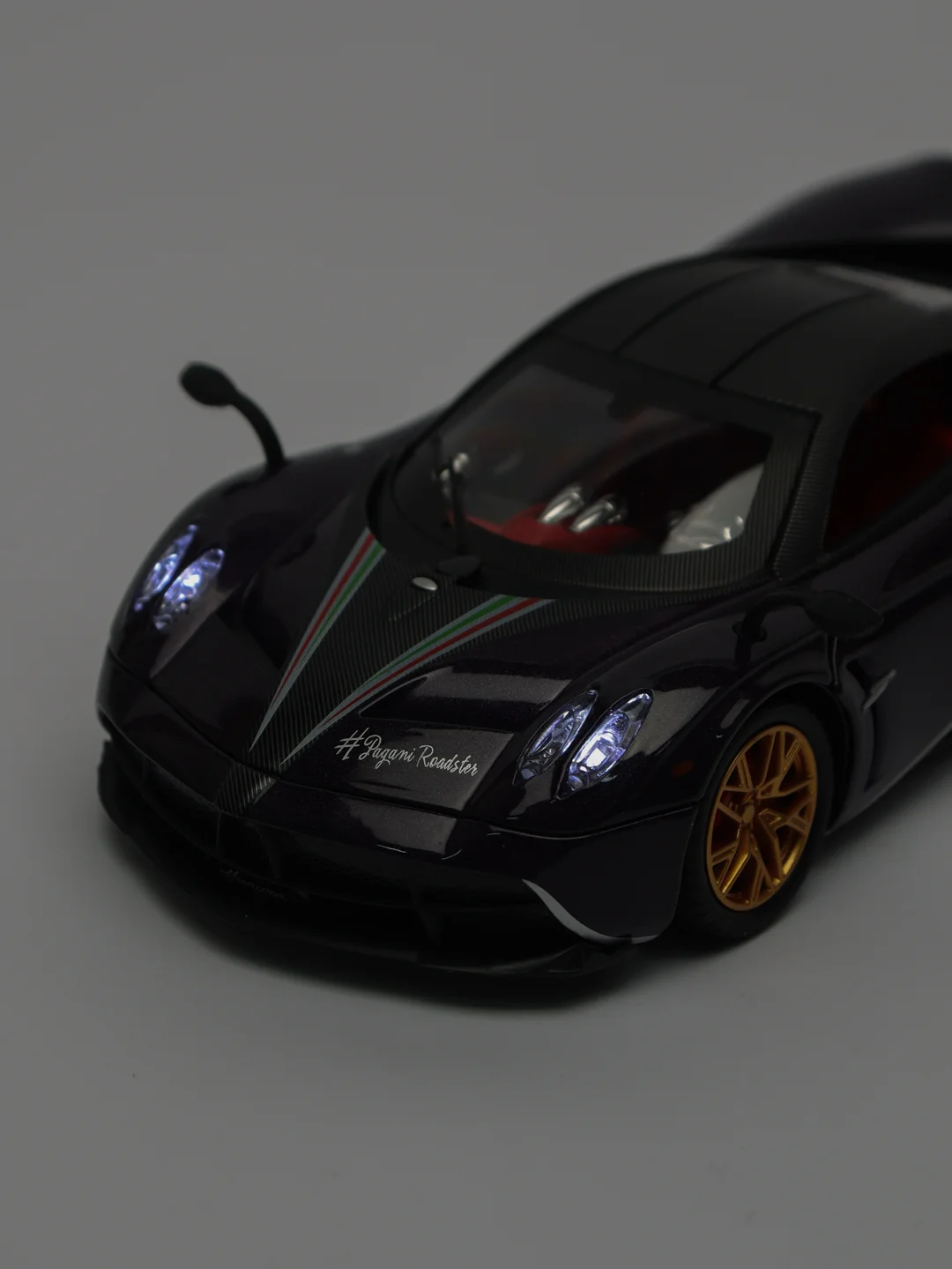 Синий металлическая машинка Pagani Huayra CZ145A, 1:24