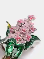 Розовый брошь "Сирень"