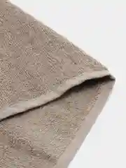 Карамельный полотенце банное ,Состав - ХЛОПОК 100% ,Размер 70/140 с петелькой.Хорошо впитывает влагу