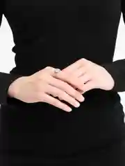 Серебряный кольцо серебряное со сверкающим камнем, женское украшение