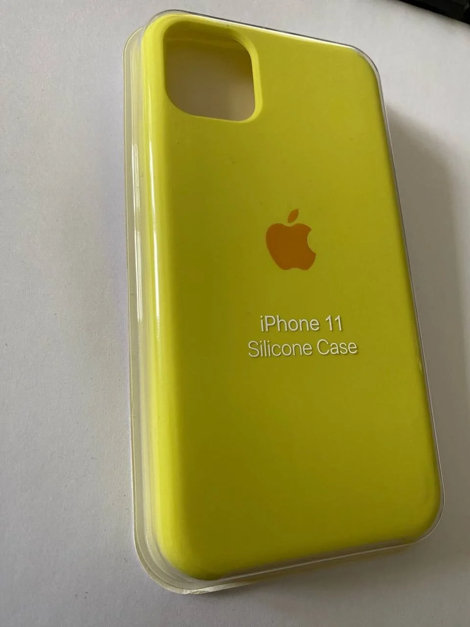 Желтый чехол Silicone Case для iPhone 11, с открытым низом
