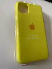 Желтый чехол Silicone Case для iPhone 11, с открытым низом