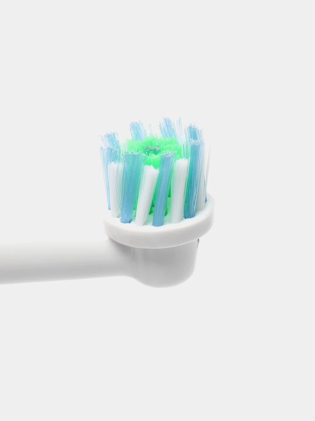 Сменная насадка Oral-B для электрической зубной щетки, средней жесткости, 1 штука