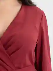 Багровый платье