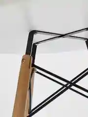 Стол обеденный Brabix Eames T-01, круглый, диаметр 80 см, опоры дерево, пластик, белый