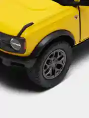 Желтый машинка металлическая инерционная 2022 Ford Bronco Hard Top 5438BDKT 1:34 Kinsmart