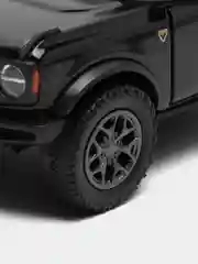 Черный машинка металлическая инерционная 2022 Ford Bronco Hard Top 5438BDKT 1:34 Kinsmart
