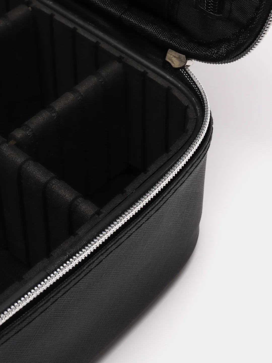 Черный профессиональный кейс визажиста Calmi Diamond Black (размер 25*10*23 см)