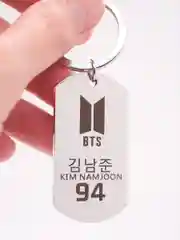 Брелок BTS, подвеска-жетон металлический для ключей с лазерной гравировкой