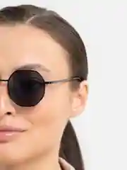 Разноцветный солнечные очки в модной оправе