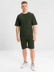 Зеленый костюм оверсайз: шорты и футболка