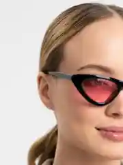 Очки солнцезащитные, имиджевые, с чехлом