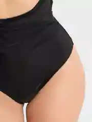 Черный женский слитный купальник с вырезом