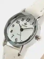 Молочный женские кварцевые часы