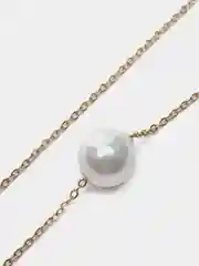 Белый цепочка с разными подвесками