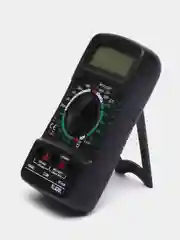 Черный цифровой мультиметр XL830L с функцией прозвонки и подсветкой экрана