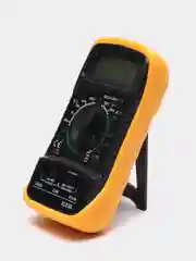 Желтый цифровой мультиметр XL830L с функцией прозвонки и подсветкой экрана