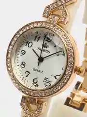 Желтый женские кварцевые часы на металлическом браслете