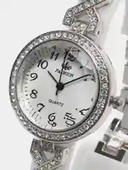 Серебряный женские кварцевые часы на металлическом браслете