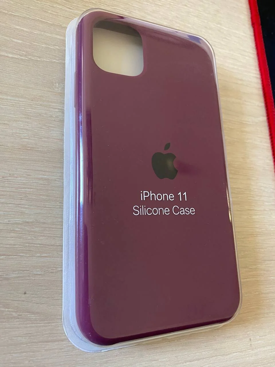 Бордовый чехол Silicone Case для iPhone 11, с открытым низом