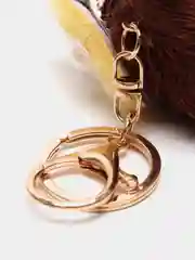 Белый брелок кукла шарнирная