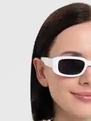 Белый очки солнцезащитные, имиджевые, с чехлом и салфеткой