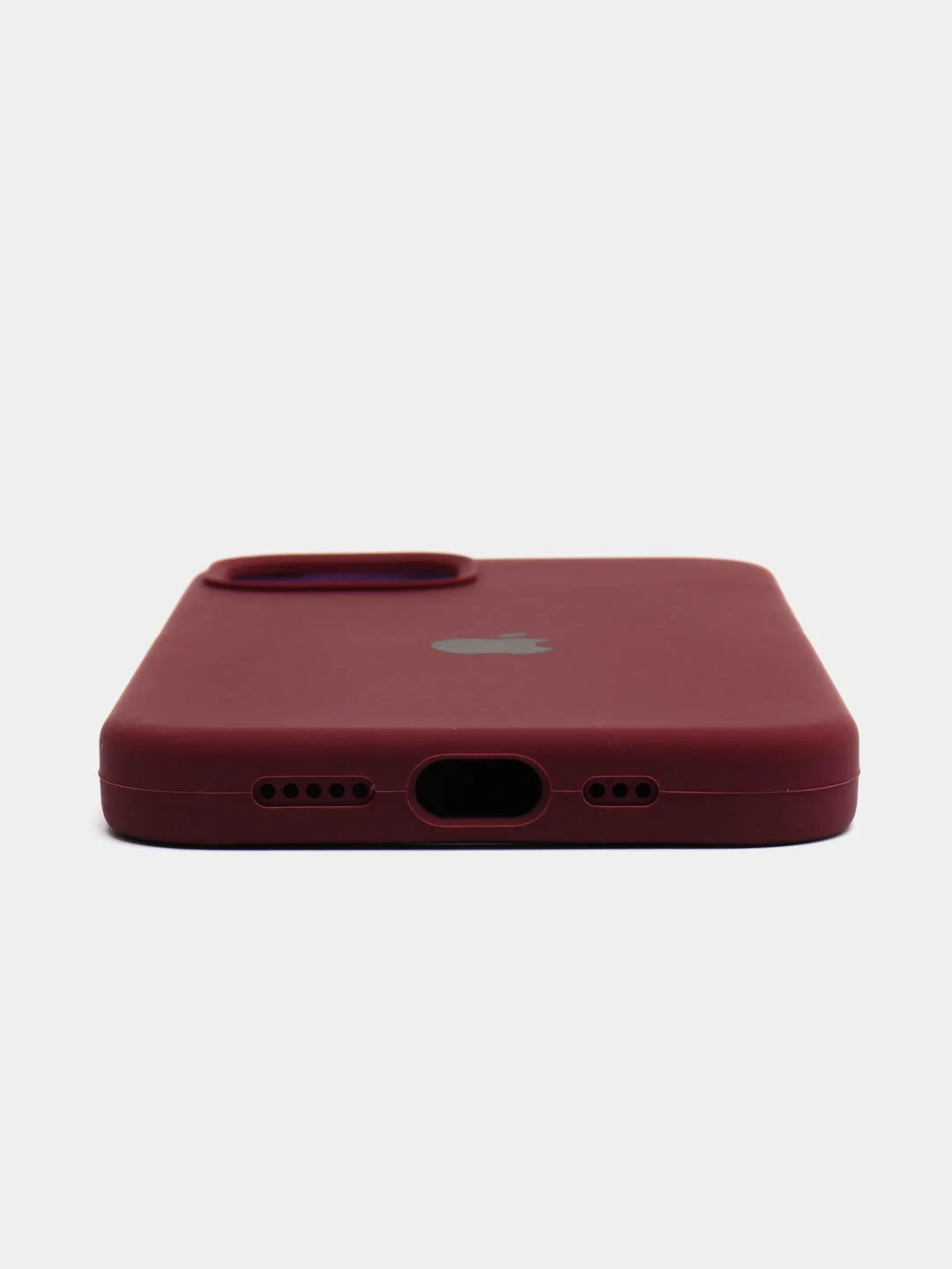 Багровый чехол для iPhone 13