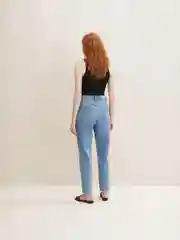 Голубой свободные зауженные джинсы Mom Fit Tom Tailor