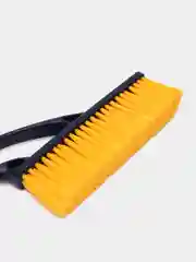 Желтый щетка для чистки снега со скребком