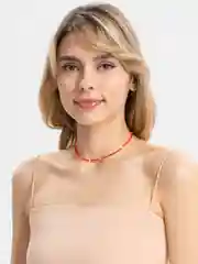 Алый чокер / колье / ожерелье из бусин, бисера, с подвеской "Звезда"