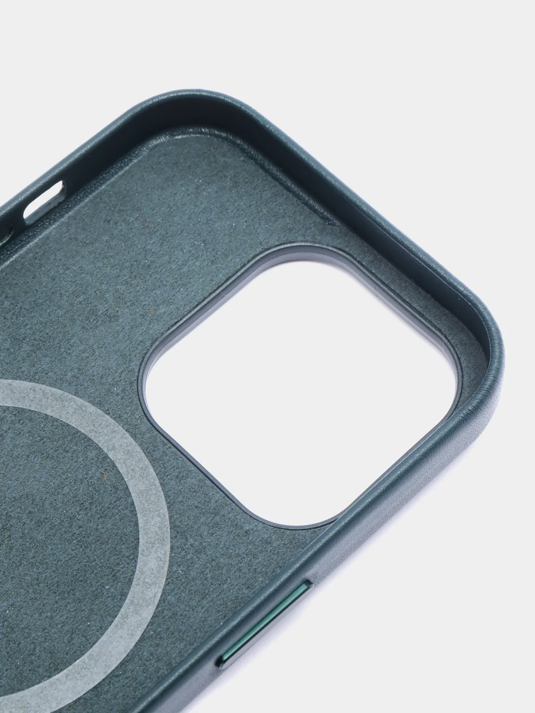 Зеленый чехол MagSafe для iPhone 14 Pro кожаный BROSCORP с защитой камер, микрофиброй, экокожа