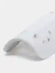Белый щитки футбольные