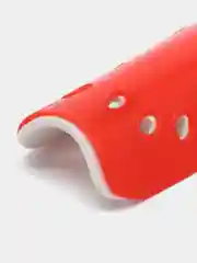 Красный щитки футбольные