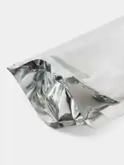Серебряный трехпалый пакет упаковочный, дой-пак крафтовый, металлизированный, с окном и зип-замком 50