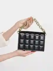 Женская текстурная сумка с модной цепью