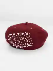 Бордовый берет шерстяной с бусинами