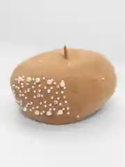 Бежевый берет шерстяной с бусинами