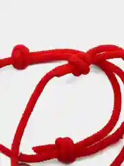 Алый браслеты парные на Новый год с магнитом