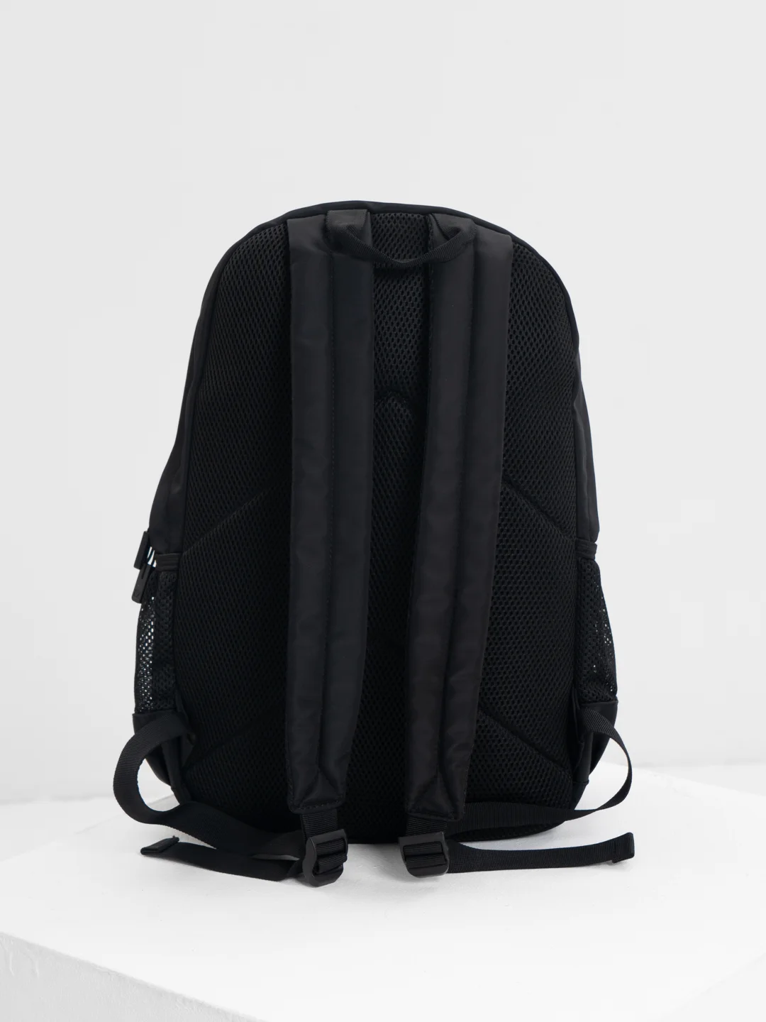Рюкзак школьный для подростка Brauberg Dynamic эргономичный, черный, 43х30х13 см, 270801