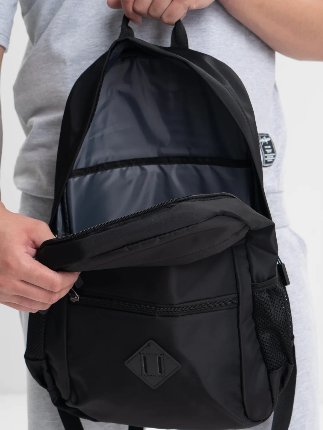 Рюкзак школьный для подростка Brauberg Dynamic эргономичный, черный, 43х30х13 см, 270801