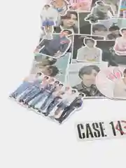 Вишнёвый стикеры Наклейки K-POP Stray Kids до 107 шт, Стикерпак Стрей Кидс
