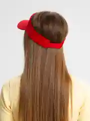 Красный кепка-козырек