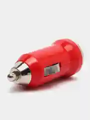 Красный автомобильное зарядное устройство USB
