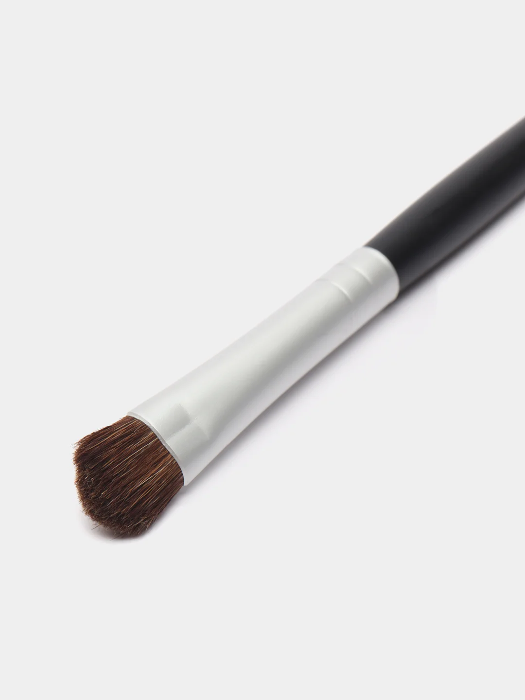 Кисть макияжная средняя Silver для теней Irisk Professional (В508-04)
